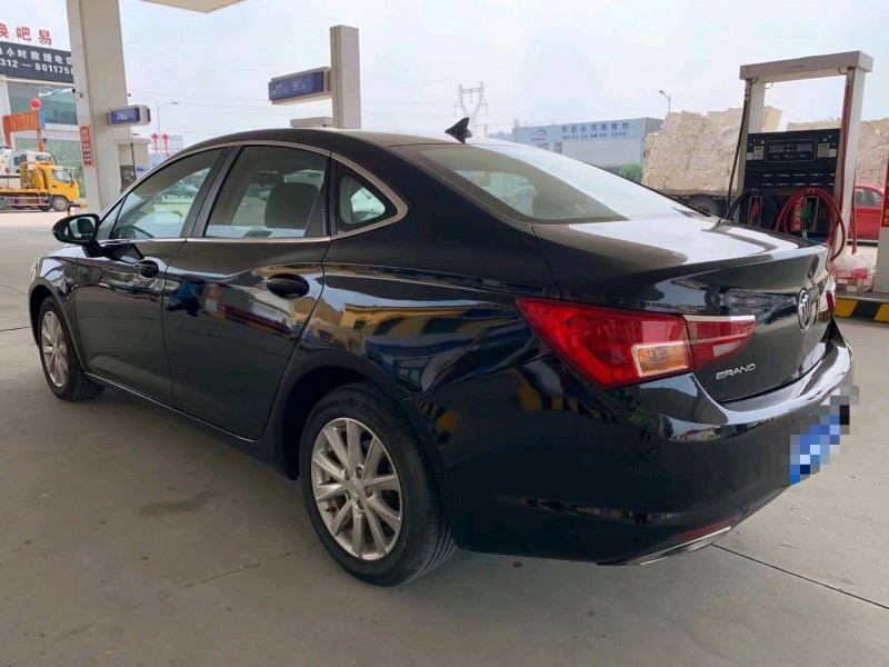 保定16年别克威朗5