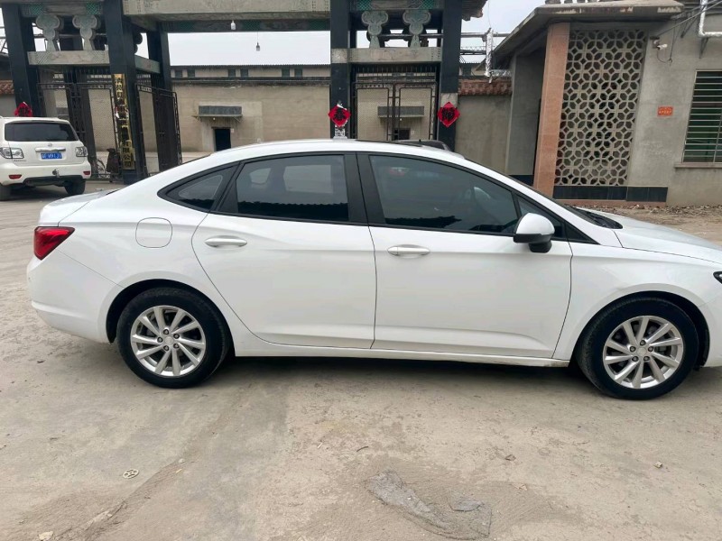 保定19年别克威朗2