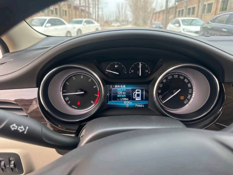 保定19年别克威朗4