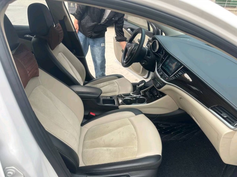 保定19年别克威朗5