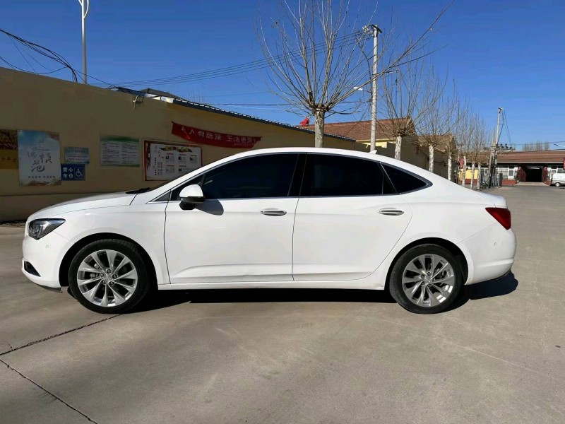 廊坊17年别克威朗3