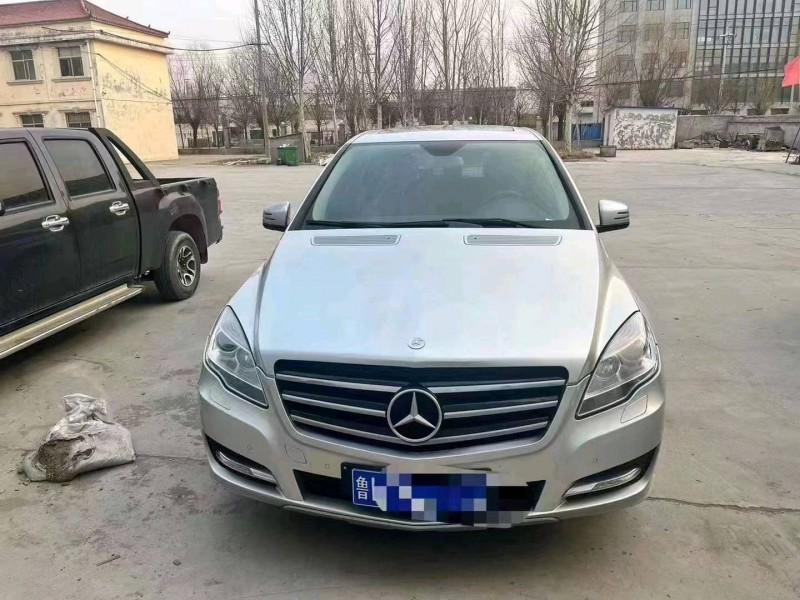 东营11年奔驰R1