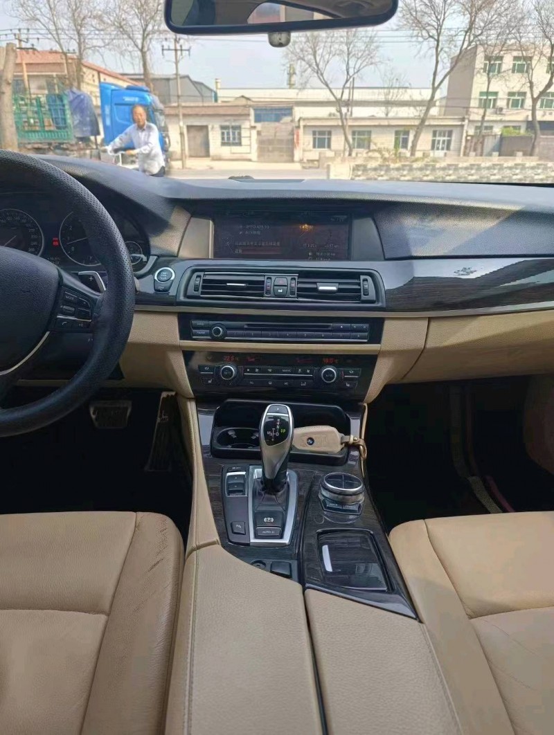 保定12年宝马5系7