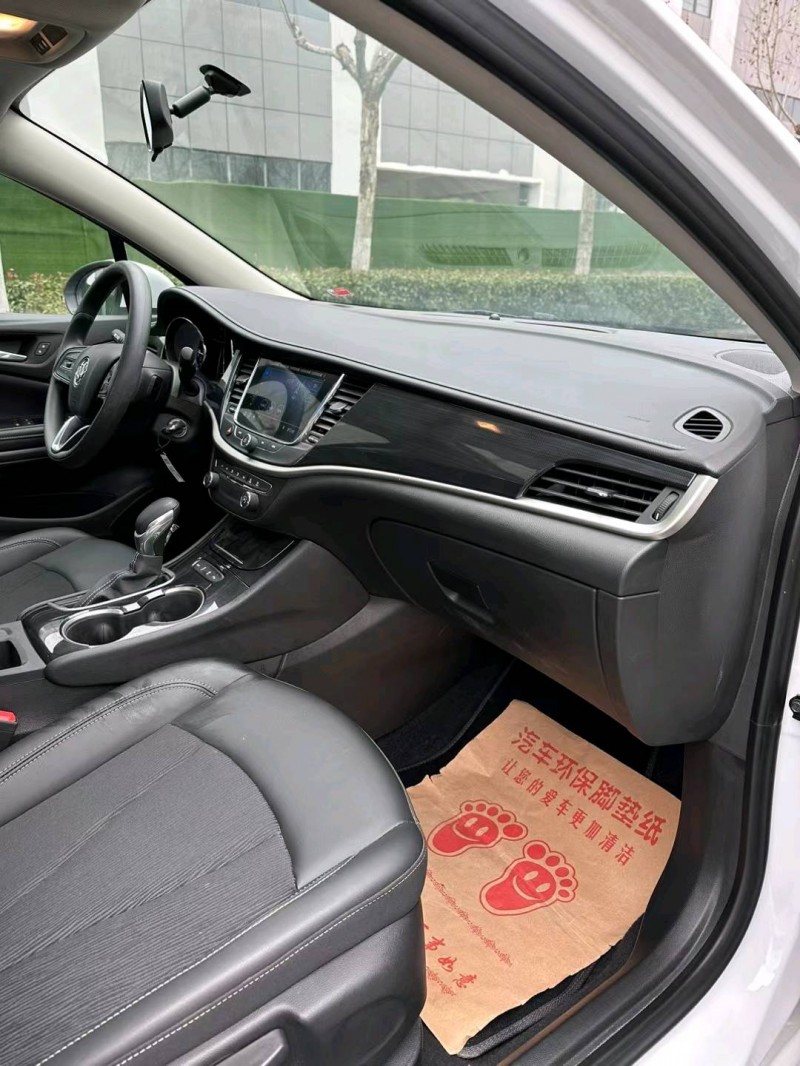 宿迁23年别克威朗5