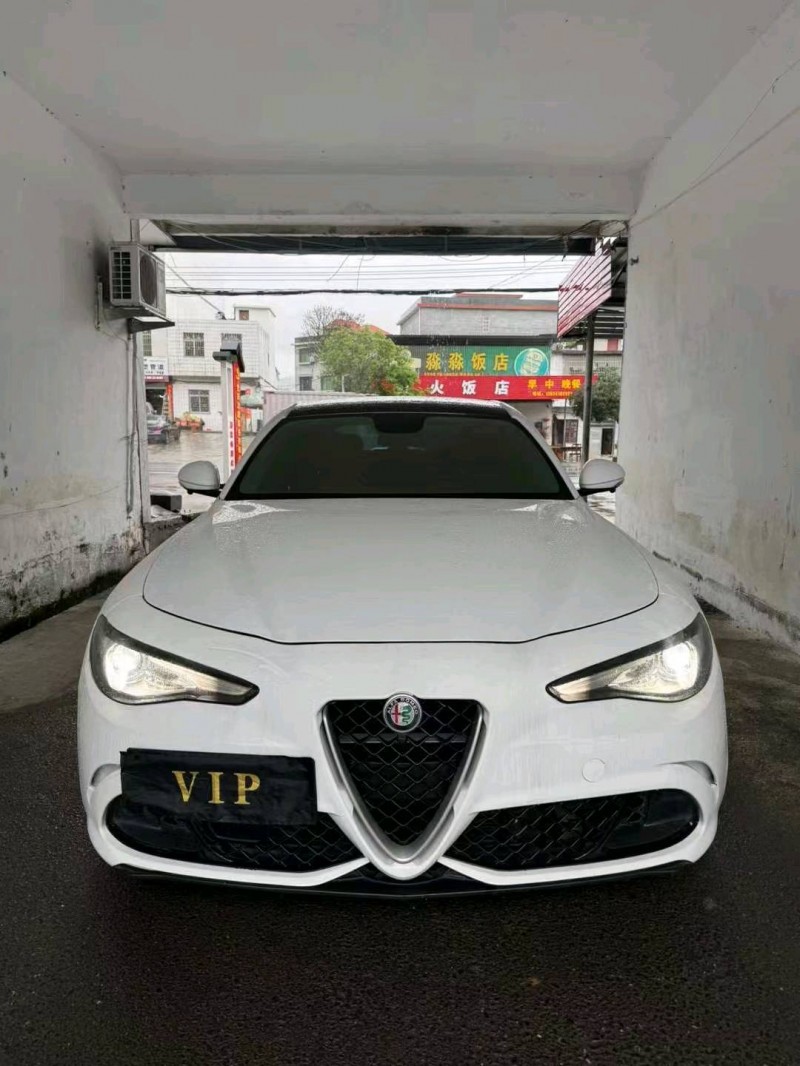 邵阳19年阿尔法·罗密欧Giulia1