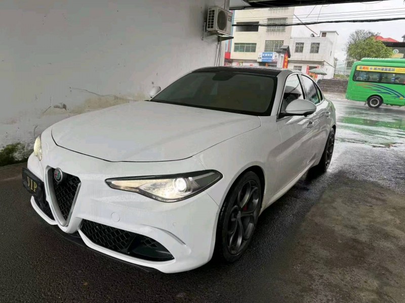 邵阳19年阿尔法·罗密欧Giulia2
