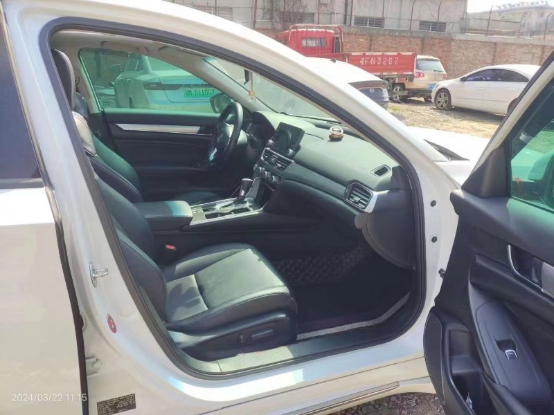 济宁21年本田雅阁8