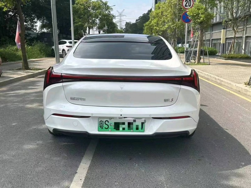 廣州23年哪吒S4