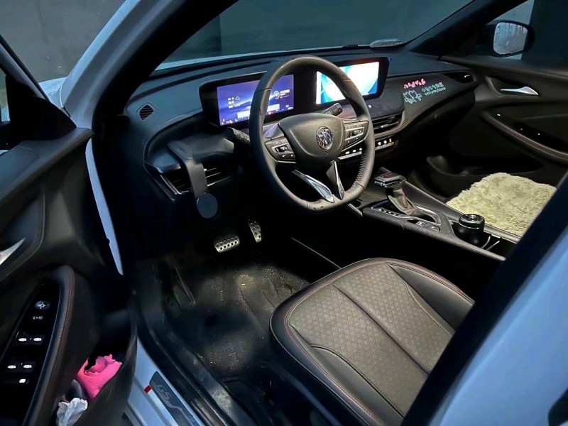 东营23年别克威朗9