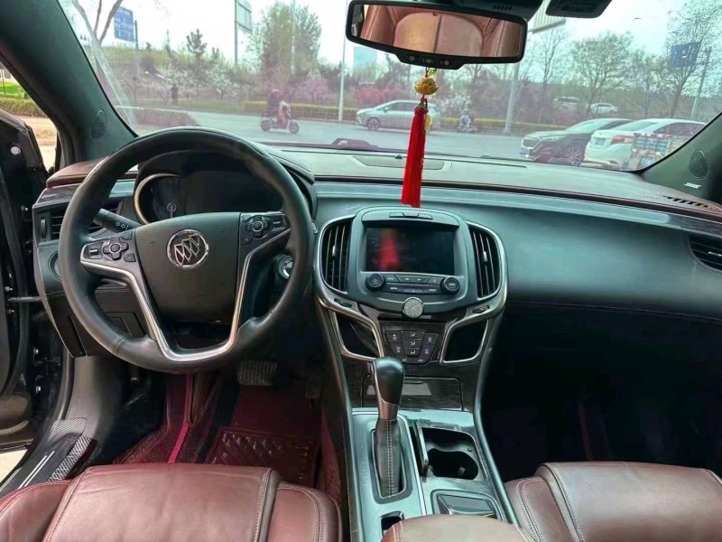 邢台15年别克君越5