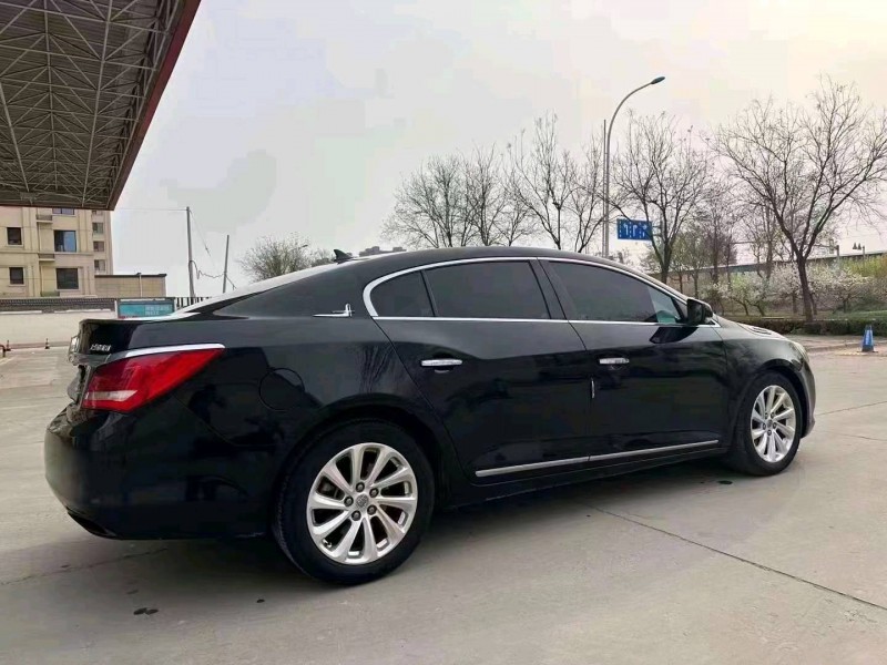 邢台15年别克君越8