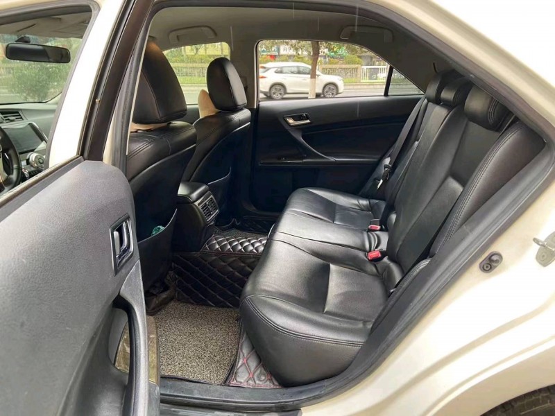 佛山17年丰田锐志7