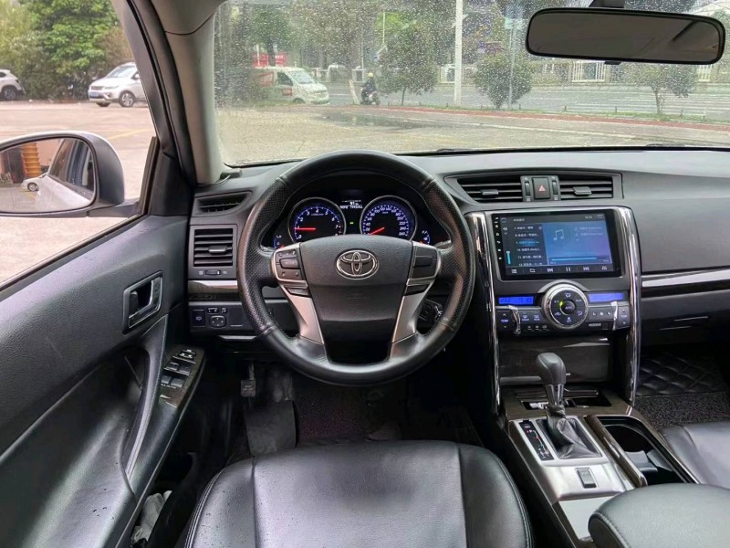 佛山17年丰田锐志8