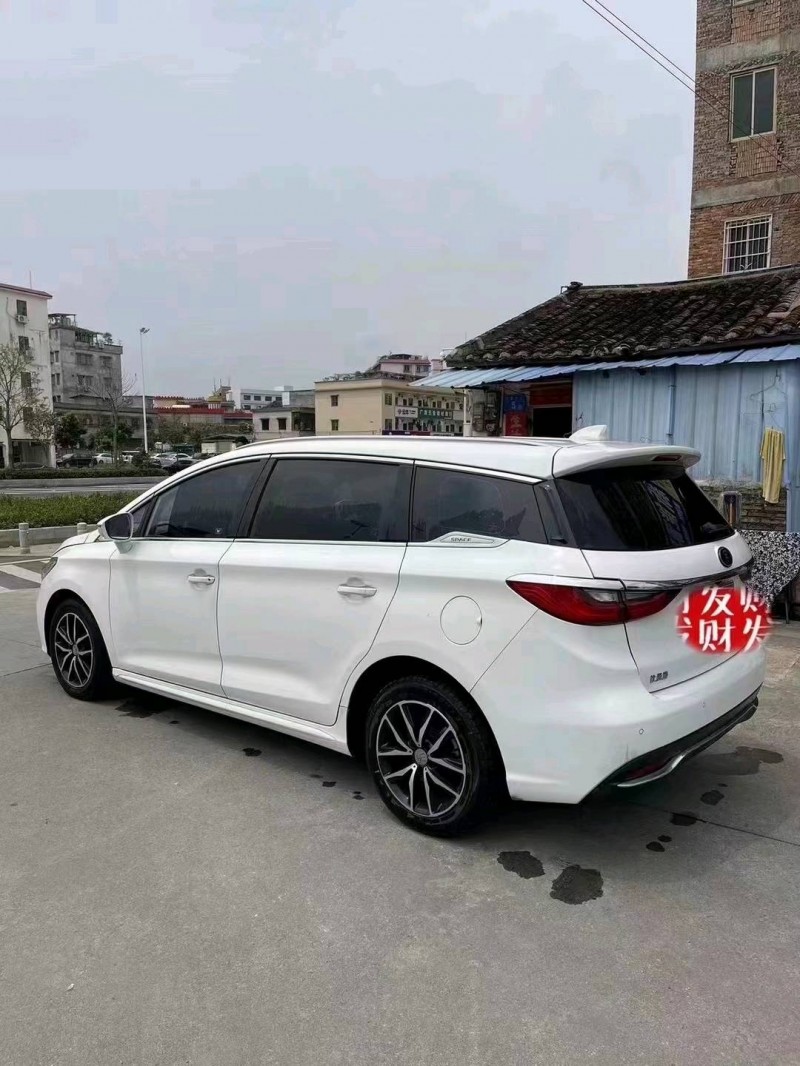 广州18年比亚迪宋8