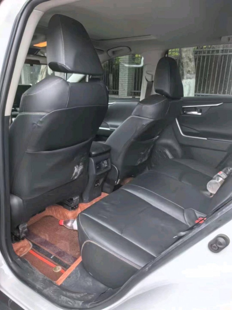 东营21年丰田RAV4荣放4