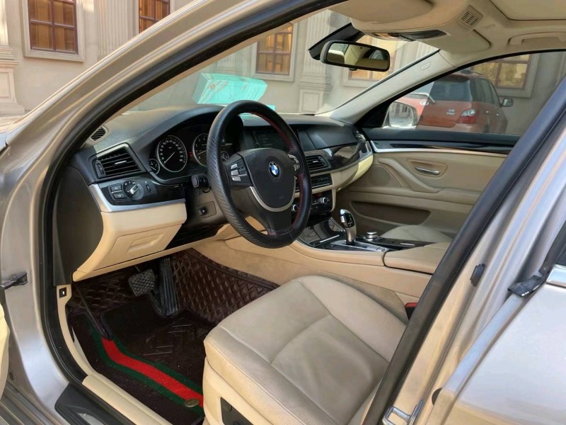 保定12年宝马5系8