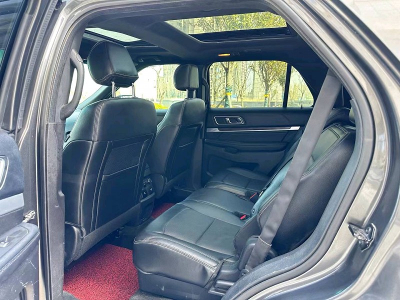 东营16年福特探险者3