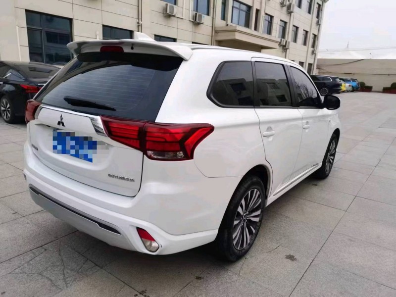 保定21年三菱欧蓝德4