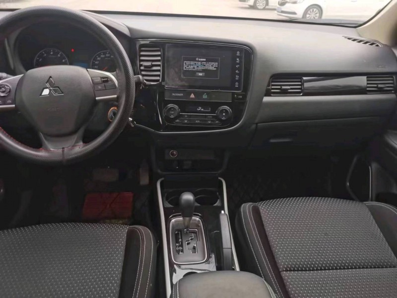 保定21年三菱欧蓝德7