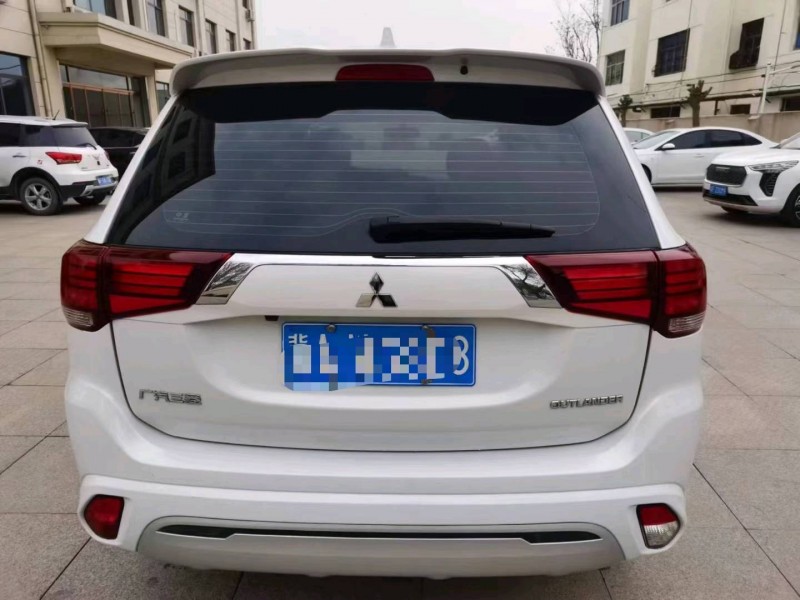 保定21年三菱欧蓝德9