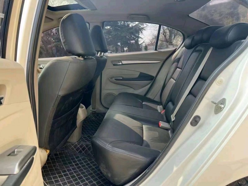 济南13年本田锋范5