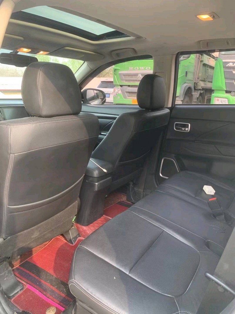 保定18年三菱欧蓝德6