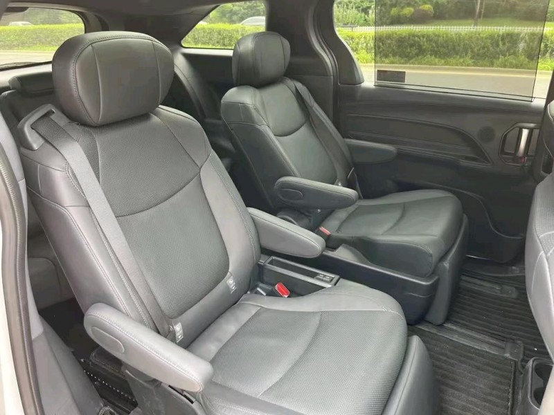 郑州23年丰田格瑞维亚4