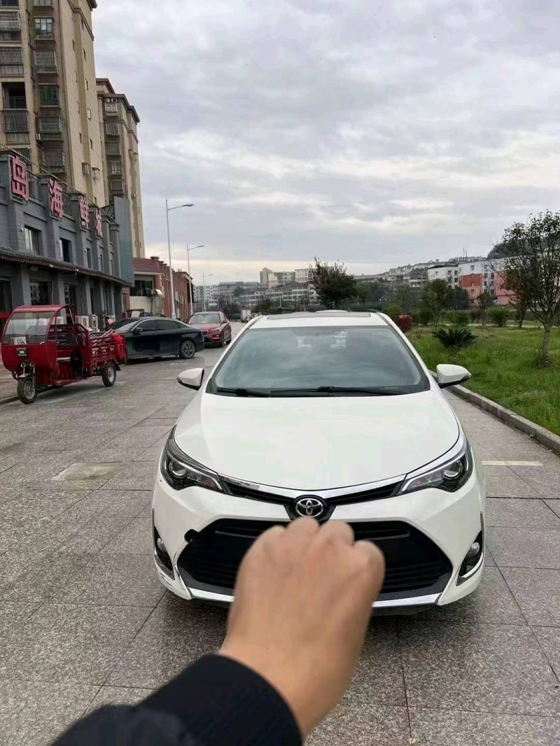 济南17年丰田雷凌1