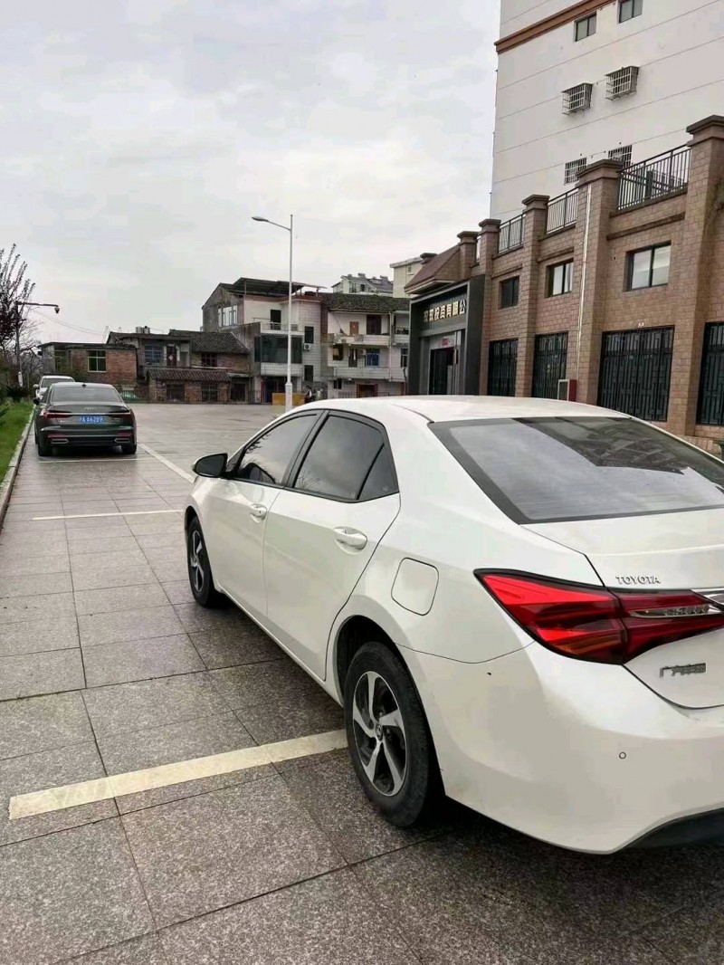 济南17年丰田雷凌7