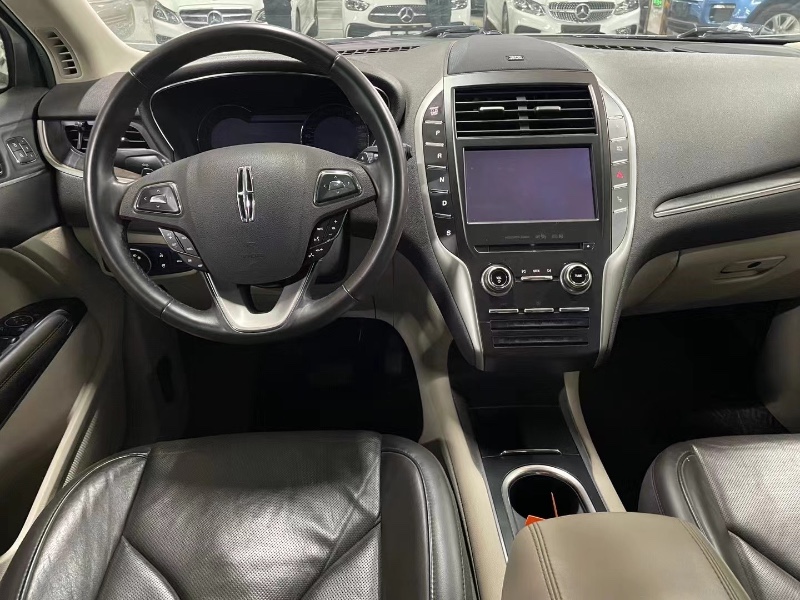 重慶20年林肯MKZ4