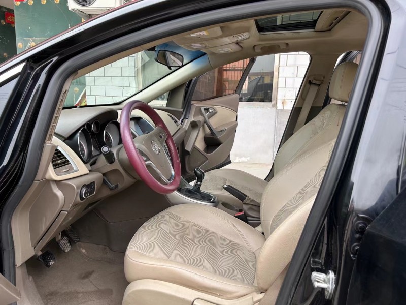 济宁13年别克英朗7