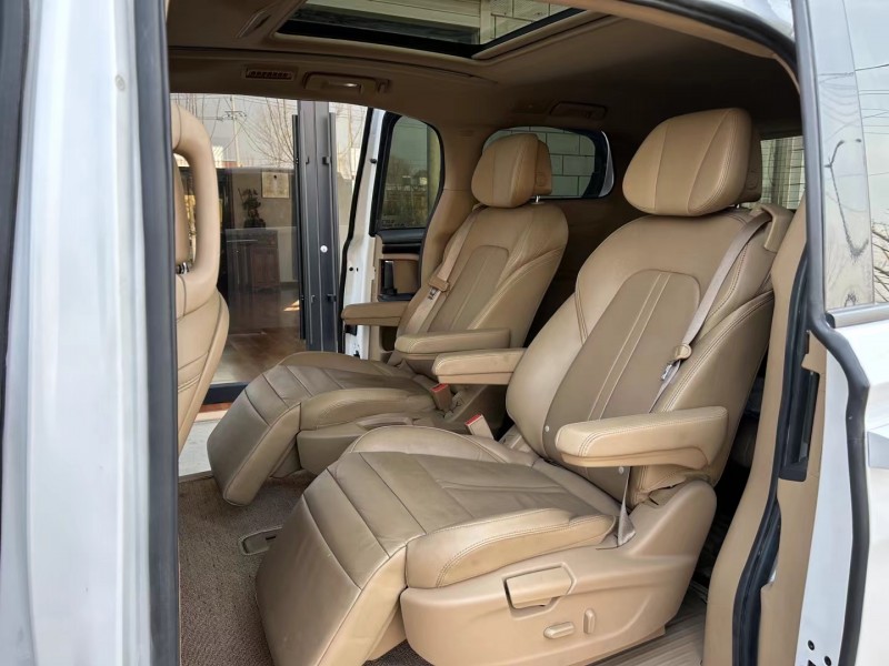 济宁19年别克GL86