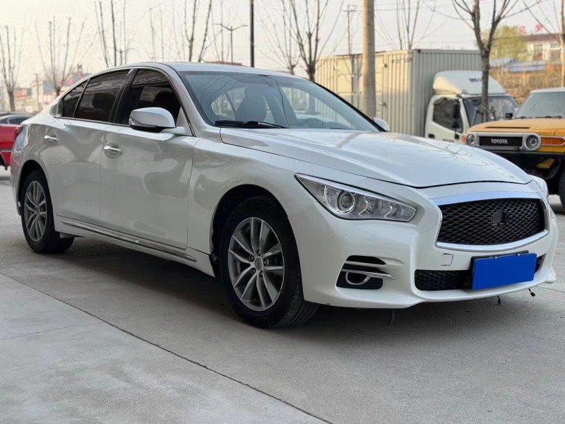 济宁16年英菲尼迪Q502