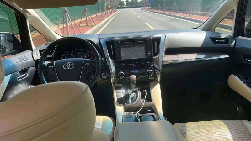 济南20年丰田威尔法6