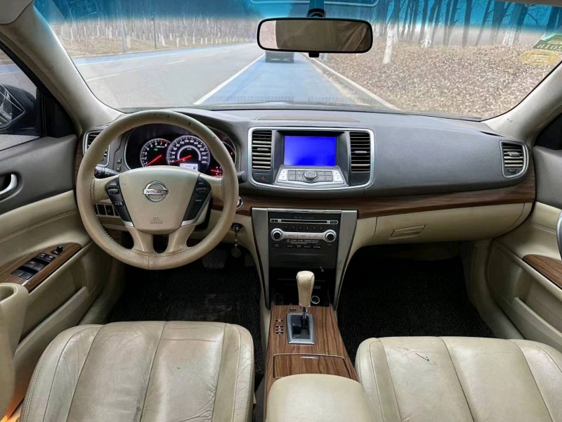 济南12年日产天籁6