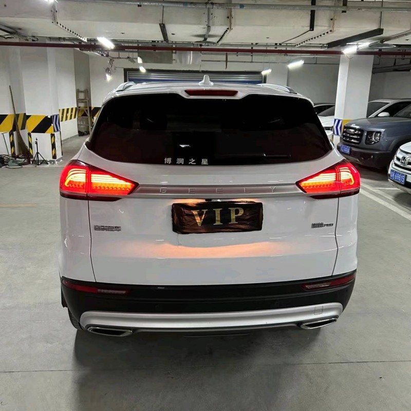 成都21年吉利博越7