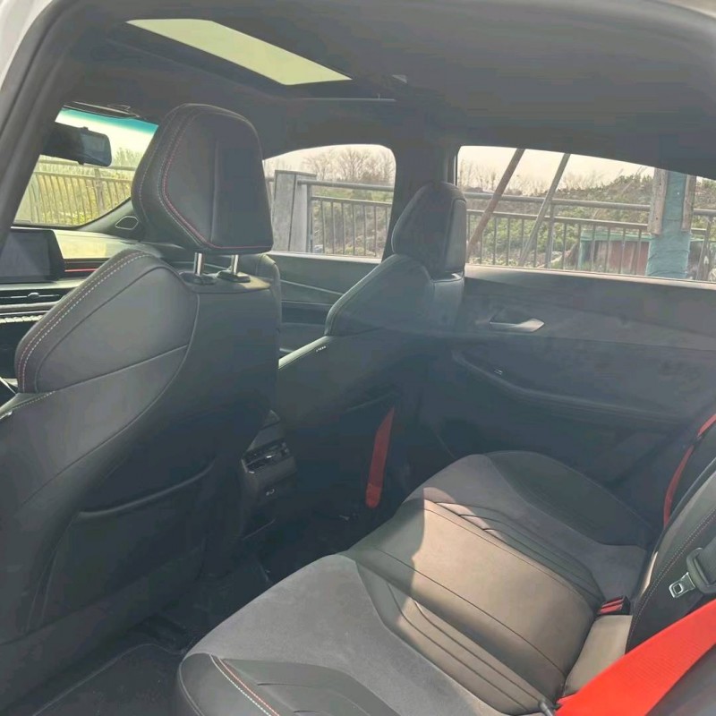 成都22年吉利缤瑞5