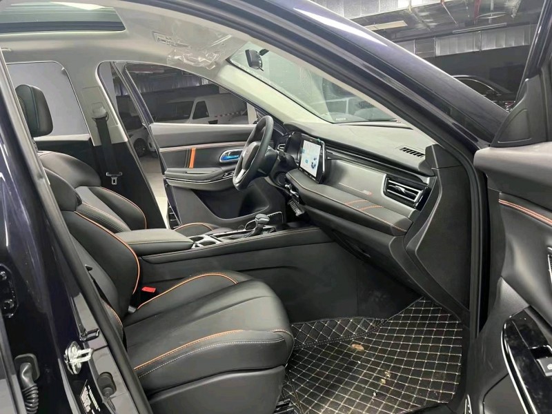 成都23年长安汽车欧尚9