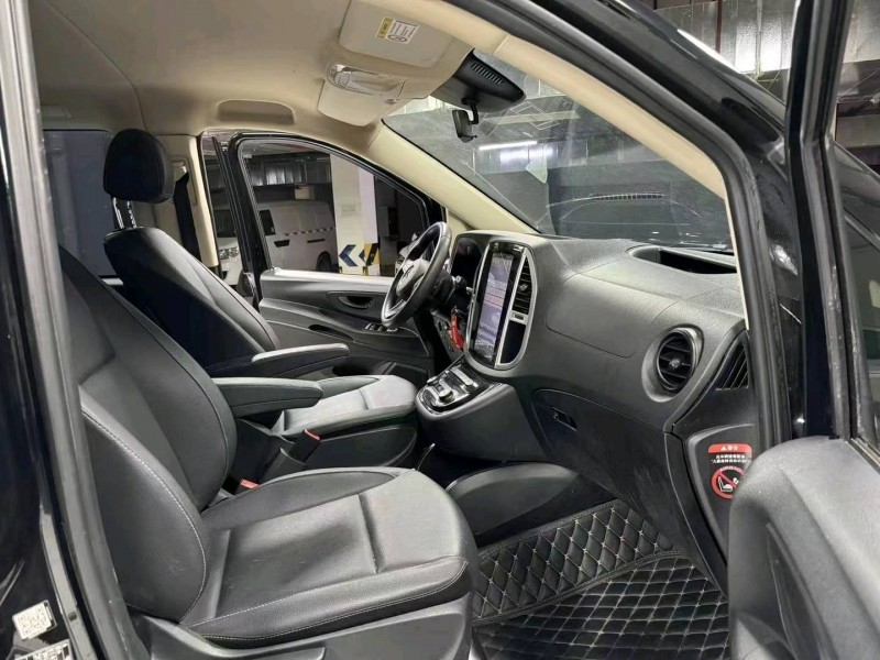 成都20年奔驰威霆4