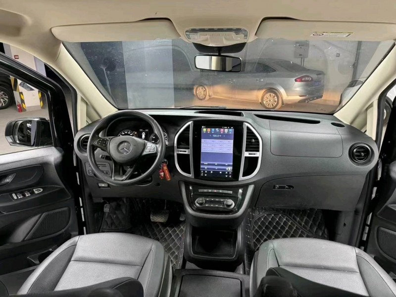 成都20年奔驰威霆8