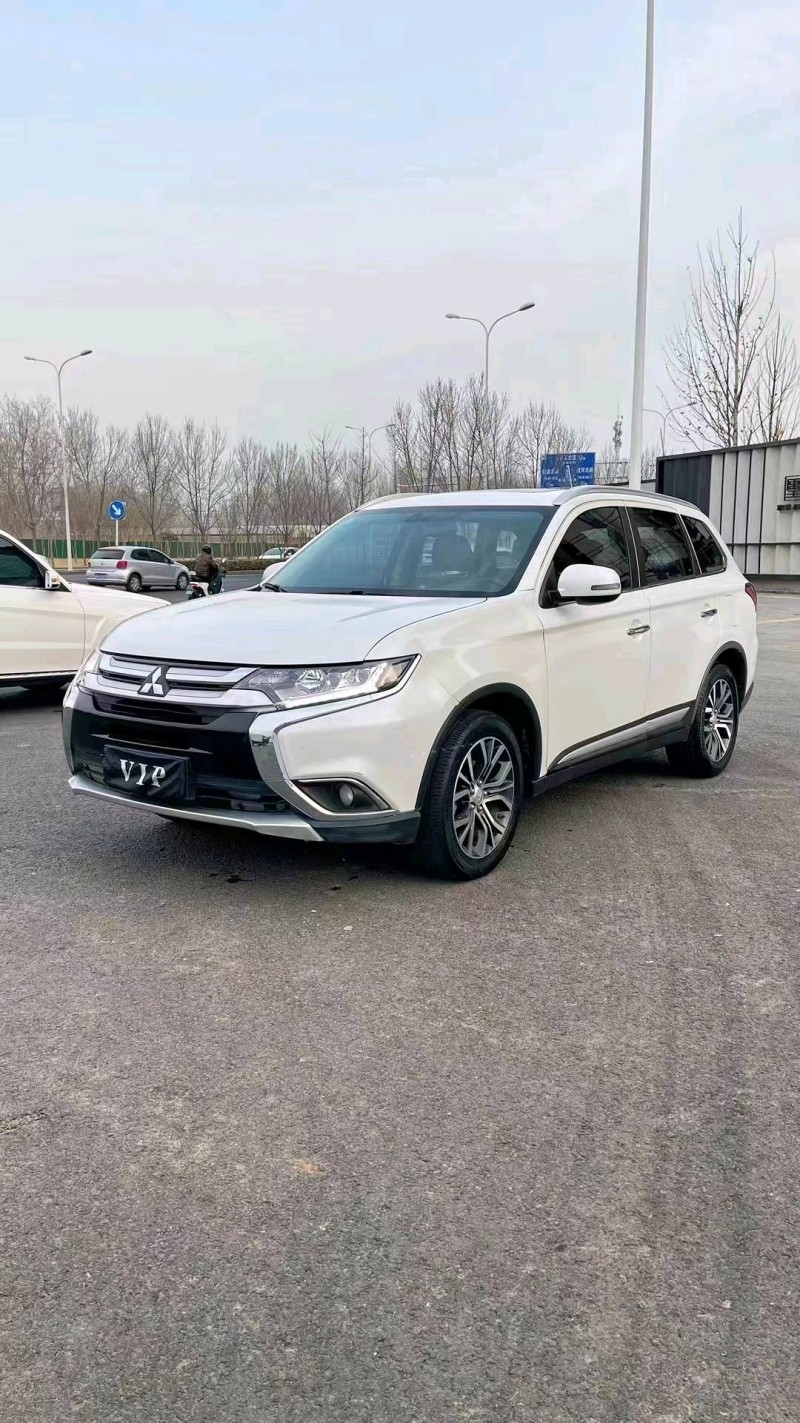 廊坊17年三菱欧蓝德2