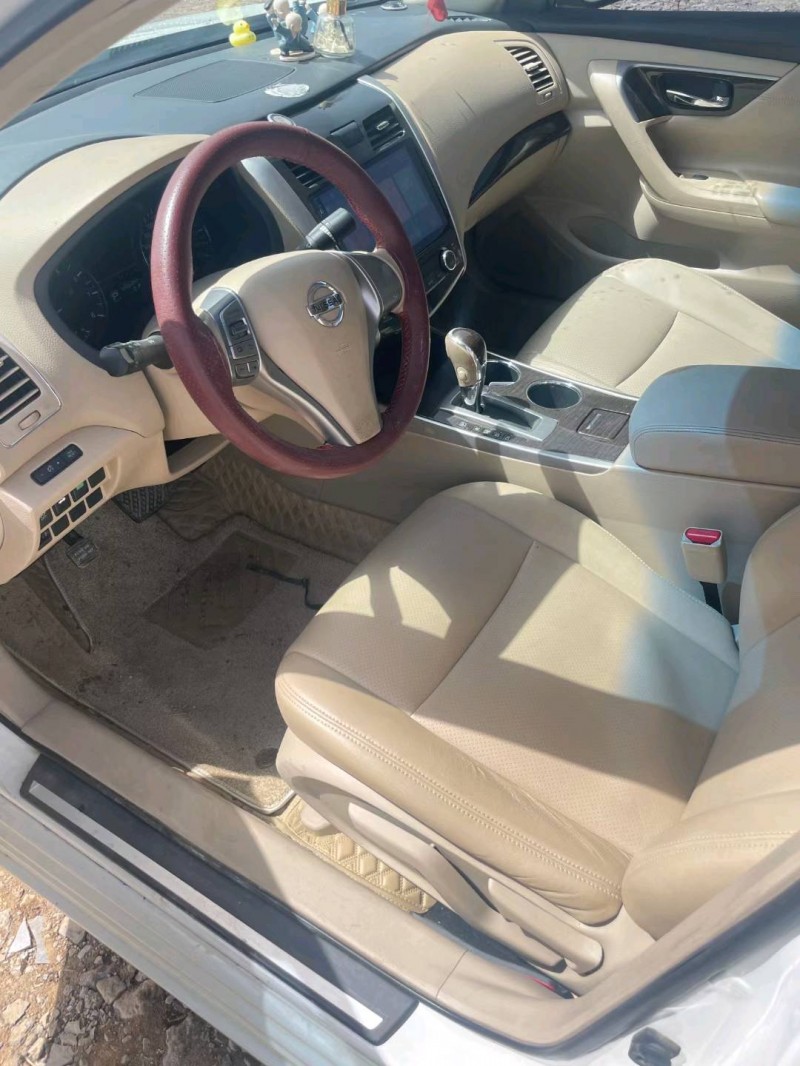 济南15年日产天籁4