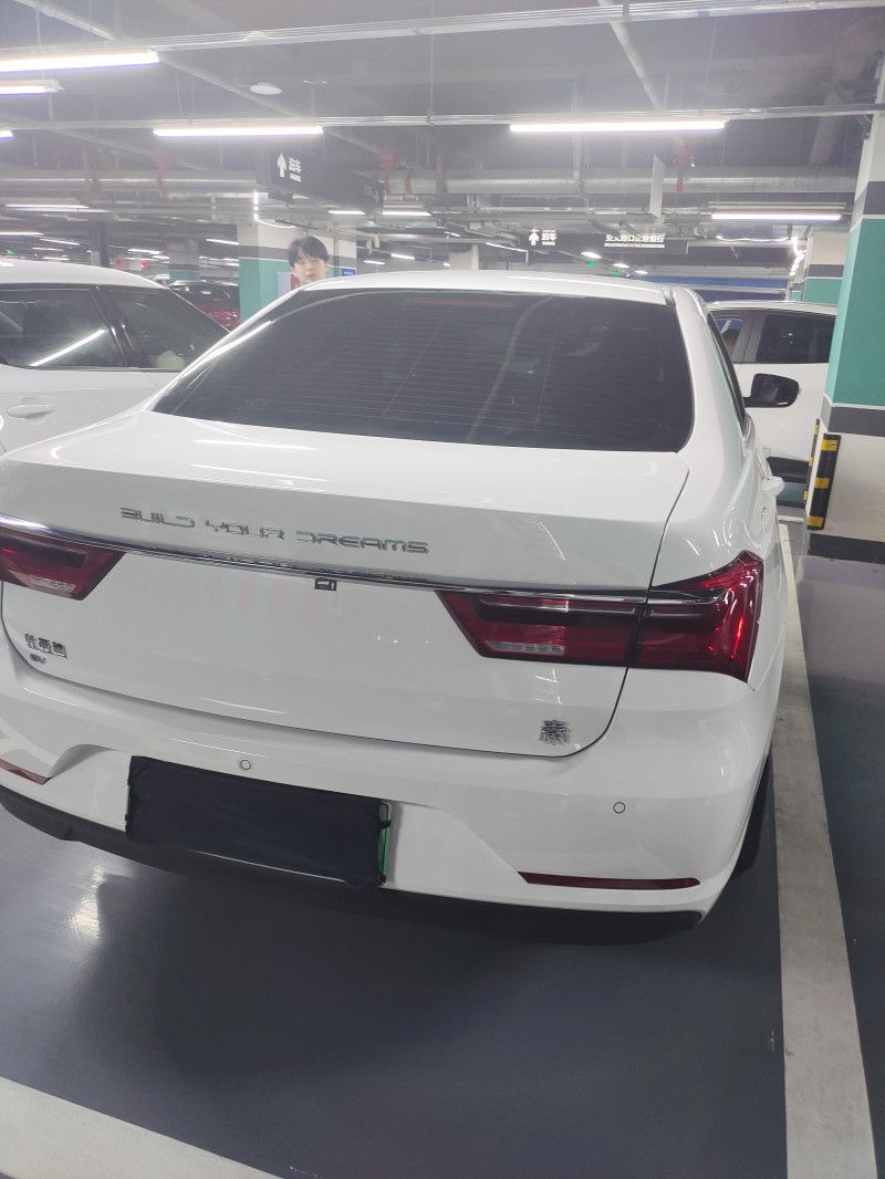 成都23年比亚迪秦5