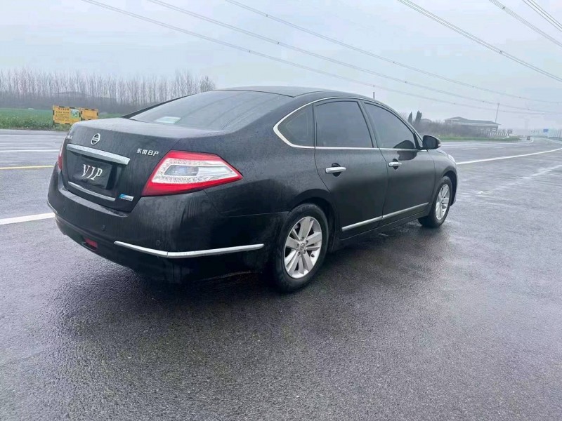 苏州12年日产天籁5