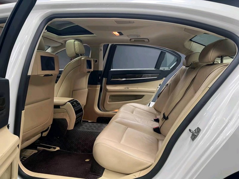 成都11年宝马7系7