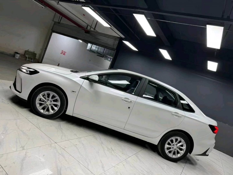 成都24年雪佛兰科鲁泽3