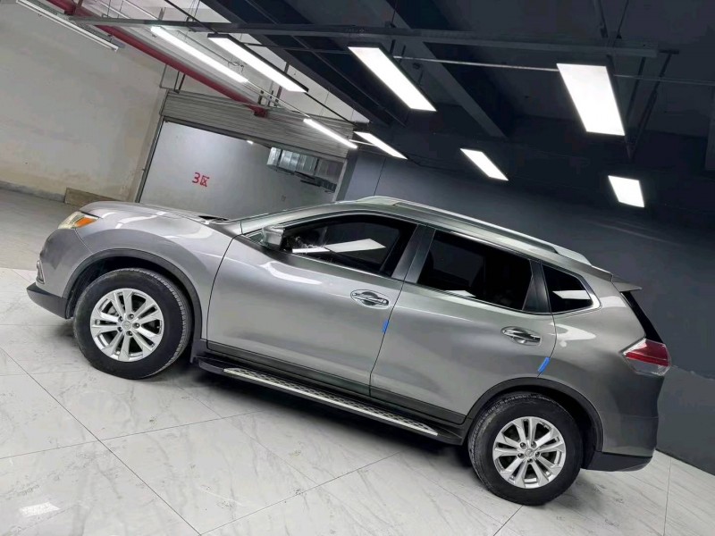 成都14年日产奇骏3