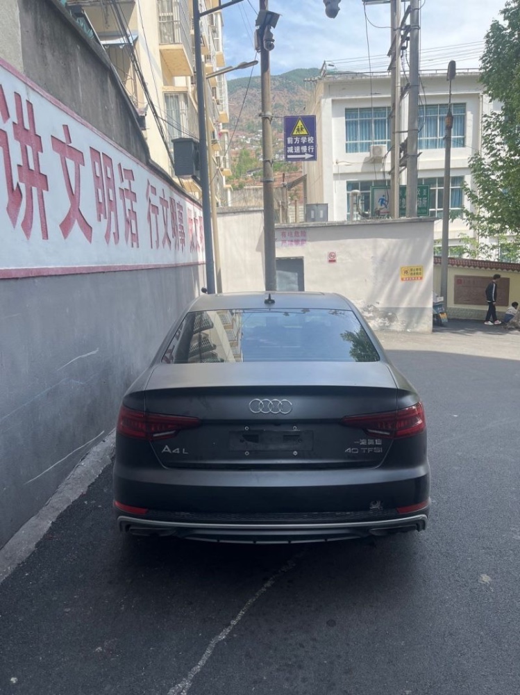 成都19年奥迪A4L3