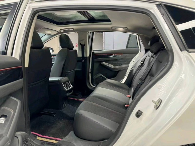 成都22年东风奕炫8