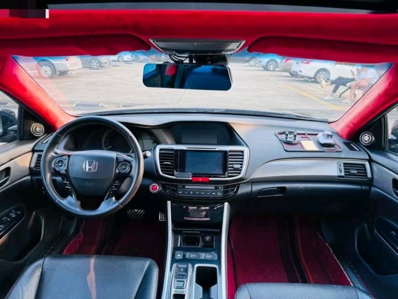 东莞18年本田雅阁7